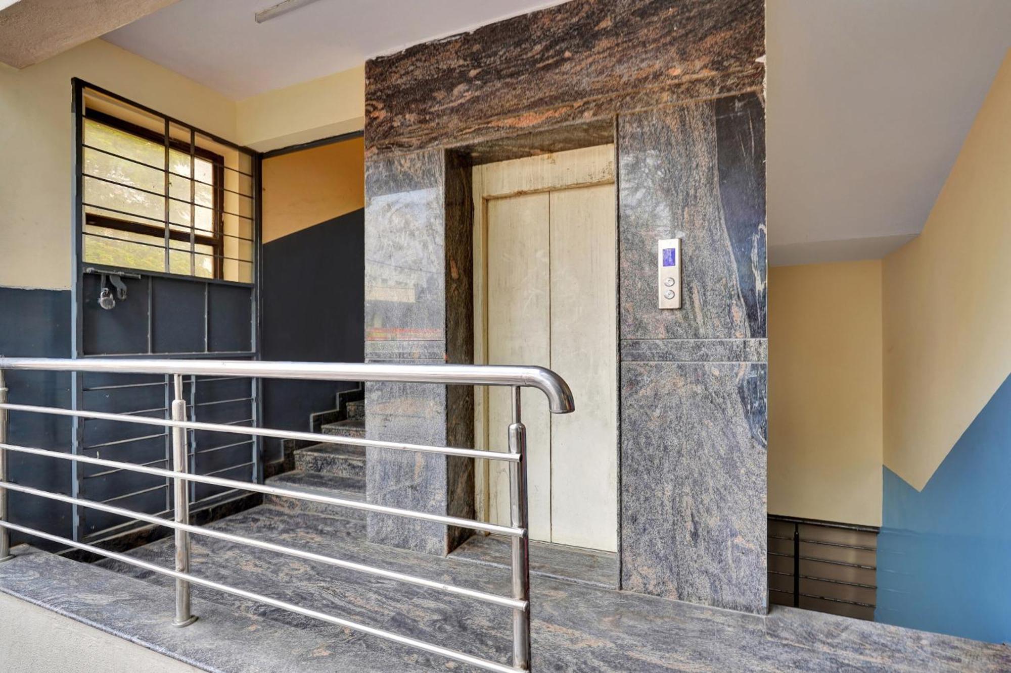 Oyo Hotel Svn Hotel And Lodging Bangalore Exterior photo
